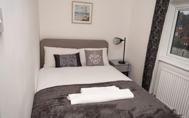 7 Guests - 3 Bedrooms - Parking - Pet Friendly