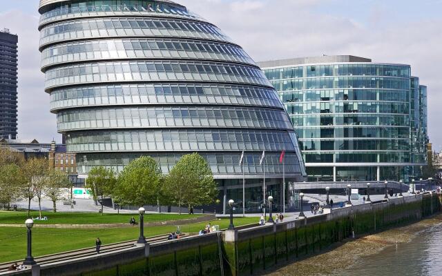Отель Novotel London Excel вид на фасад