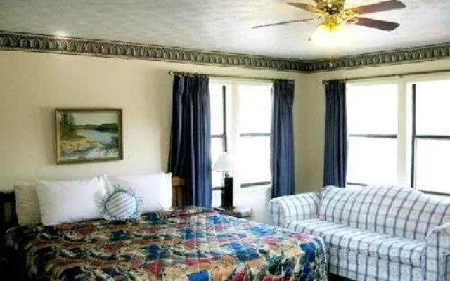 White Columns Motel