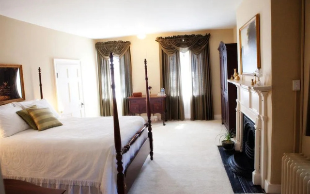 Holladay House Bed and Breakfast