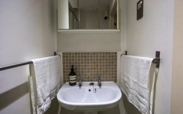 Modern Studio Apartment in Hackney