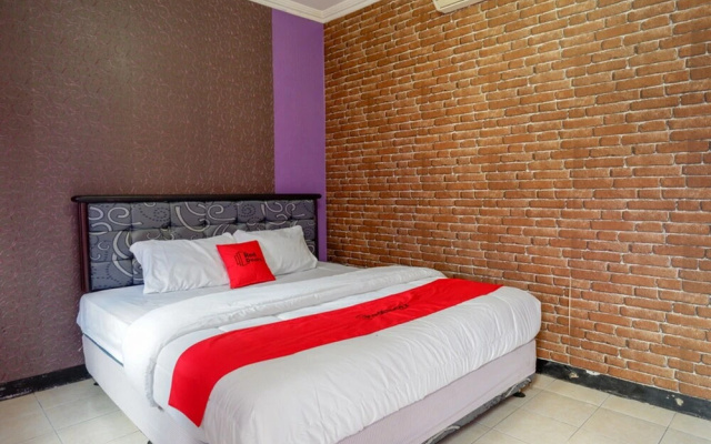 Hotel Ungu by RedDoorz