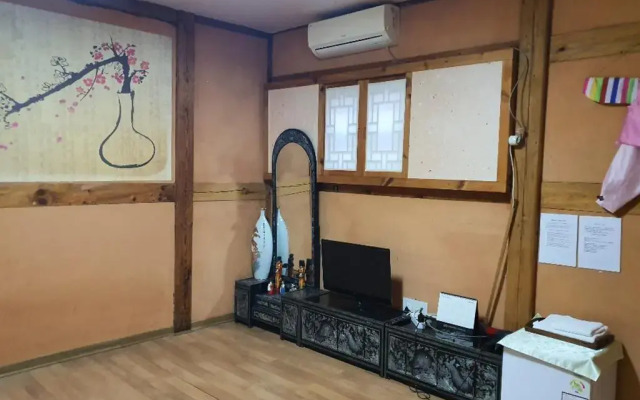 Haemil Hanok Guesthouse