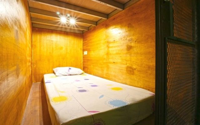 Kabin Kapsul Kayu jati I - Hostel