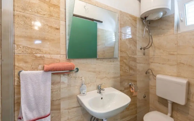 Comfortable 3 Bedroom Apartment in Makarska