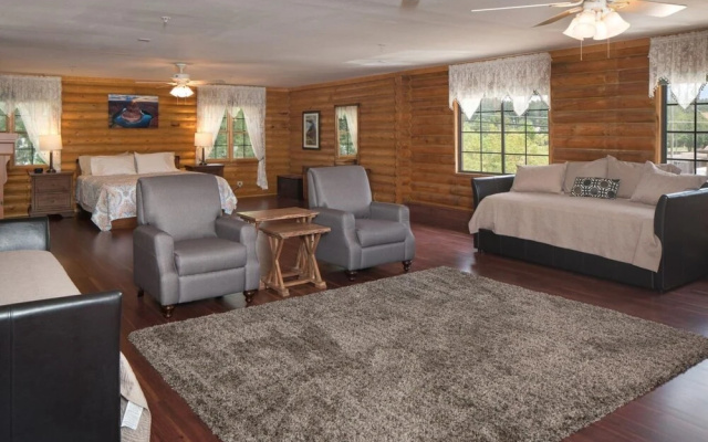 Quarter Horse Inn / Orchid Room
