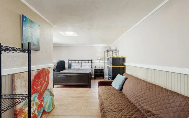 1BR Cozy Dog-friendly Home w/ Kitchenette & Patio