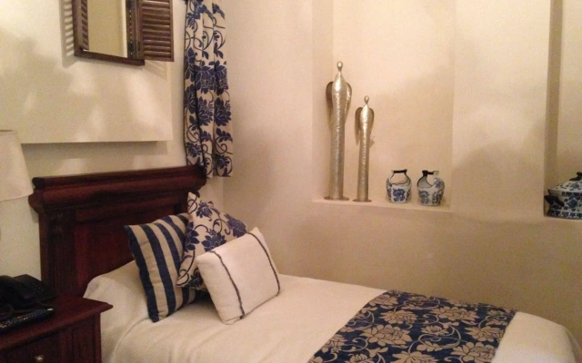 Roka Plaza Hotel Boutique