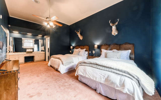Mountain River Chalet
