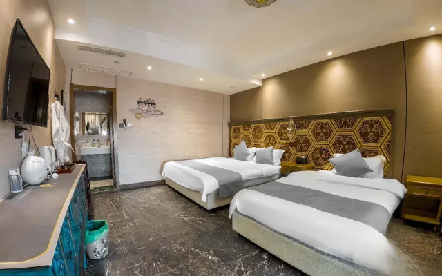 Laoshan Swan Castle Vacation Garden B&B