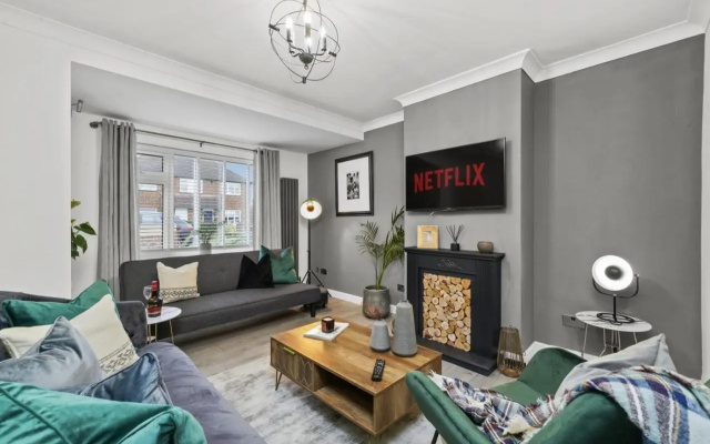Stunning 2-bedroom house with free parking & WiFi