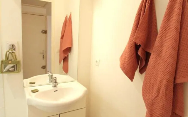 Quiet Apartment of 38m2 Bright with Pretty Terrace