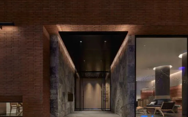 Weilu Hotel (Zhengzhou Jinshui Road Yanzhuang Metro Station Branch)