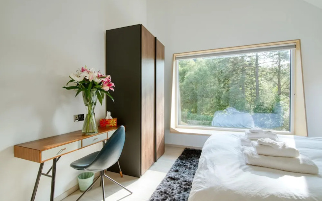 An Caisteal Lodge With Cascading Waterfall View