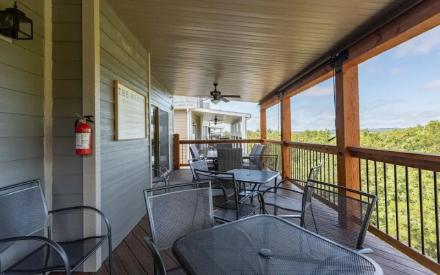 Ozarks Peak - Sleeps 25 7 Bedroom Home by Redawning