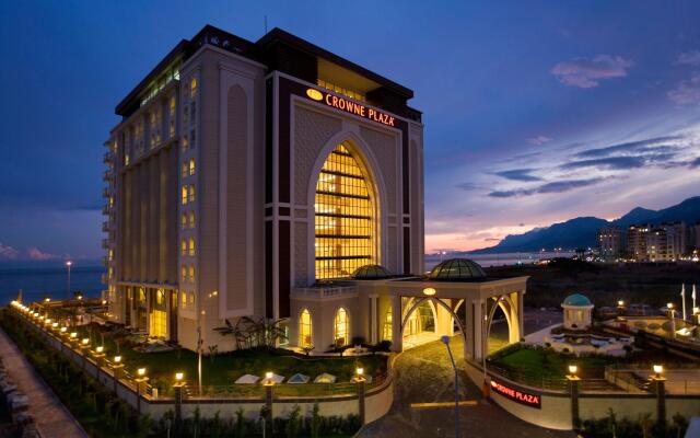 Crowne Plaza Hotel Antalya вид на фасад