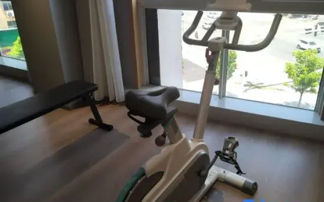 Homeinn Plus Hotel (Xianning Yinquan Avenue Tonghui Plaza)