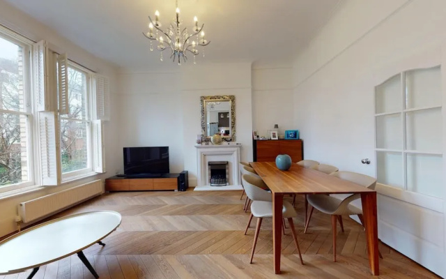 2 bed Flat in Fordwych Road