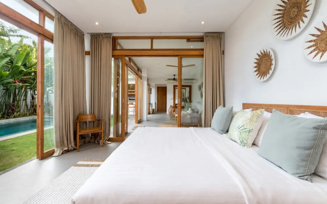 Beautiful Boho-chic 4br Tropical Villa in Pererenan Canggu