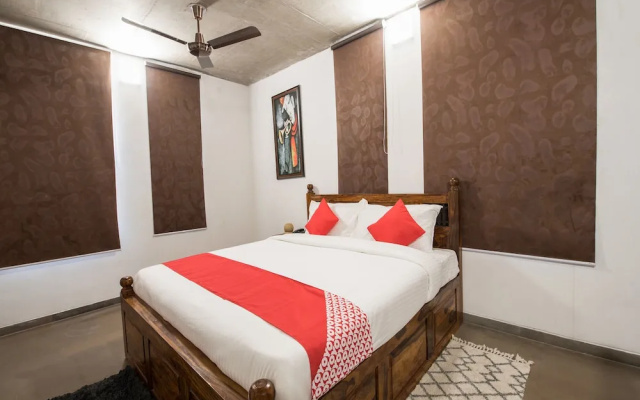 Capital O 15942 Anting Villa Hotel
