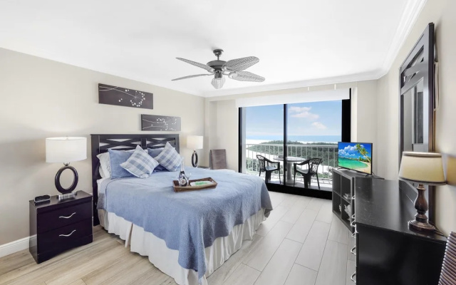 Beachfront Condo With Sw-facing Balcony and Pool