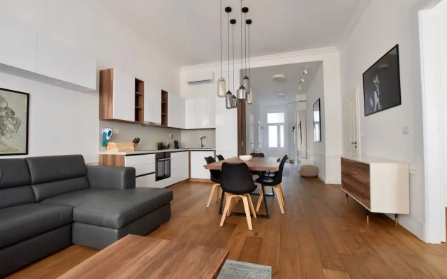 Luxury Apartment by Hi5 - Zichy Suites