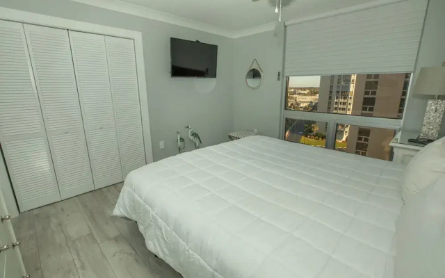 2106 is a Gulf Front 3 bedroom unobstructed views by RedAwning