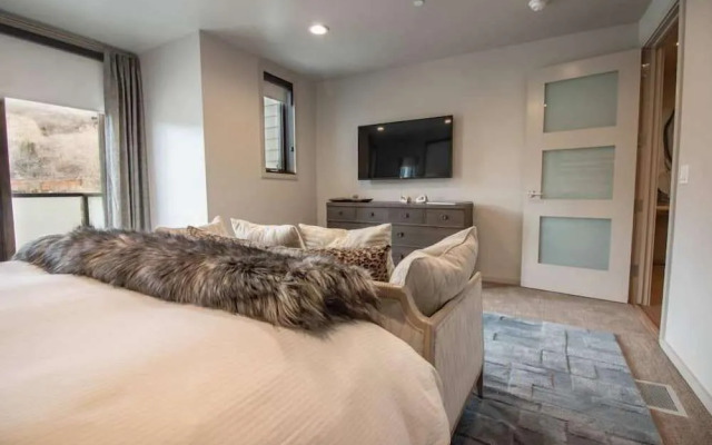 Main Street Townhome By Lespri Management