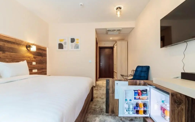 River Hotel & Spa