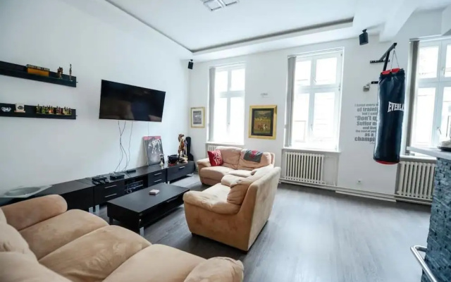 Hostel East-West