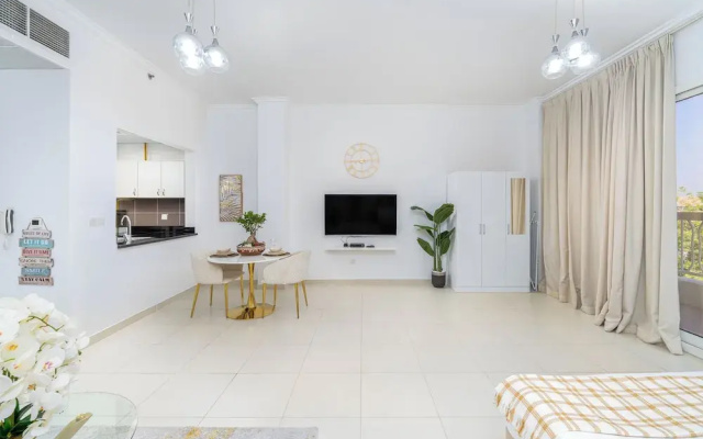 Marco Polo - Spacious Studio Lush View