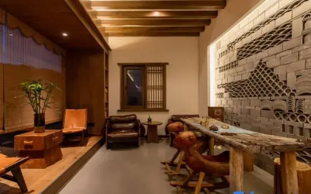 Yulong August Guanshanhai Light Luxury Homestay