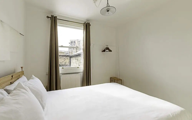 Hackney - Victoria Park: Generous 2 Bed Terrace