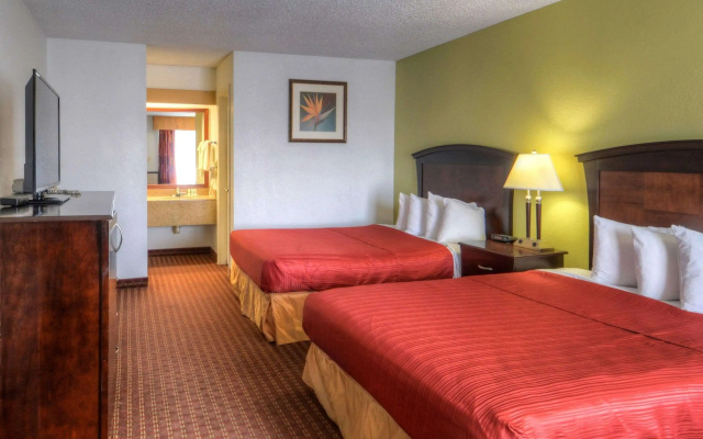 Quality Inn Plainview