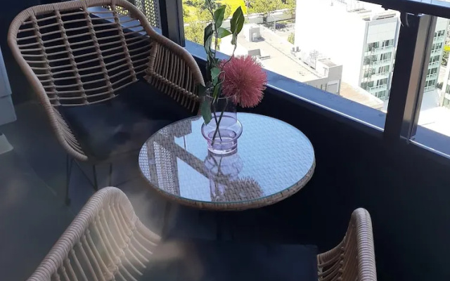 Top Floor Stunning Views