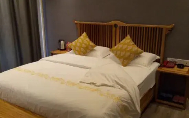 Xiangyunge Holiday Hotel