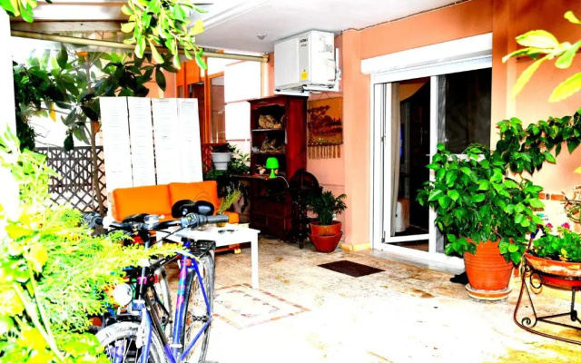 Studio on the beach with private garden