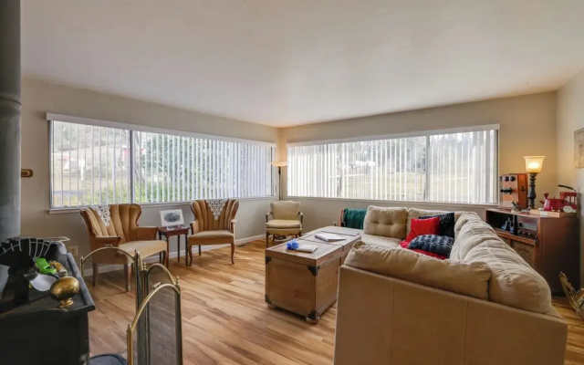 Walk to Downtown: Eclectic Murphys Home w/ Decks!