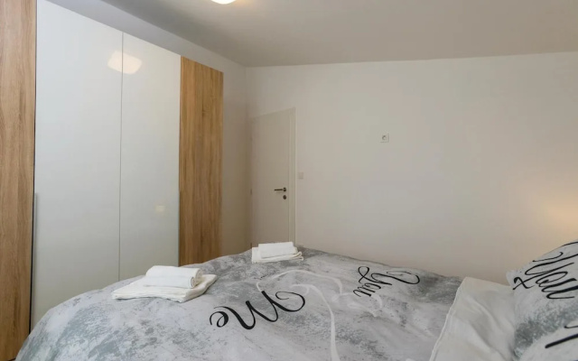 Stunning Home in Kastel Gomilica With Wifi and 2 Bedrooms