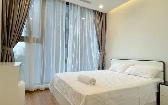 Luna's House Luxury Apartment at Vinhomes Metropolis
