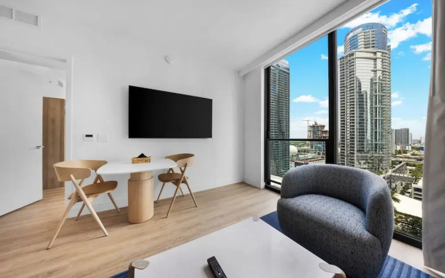 Chic Downtown 1BR with Stunning Views