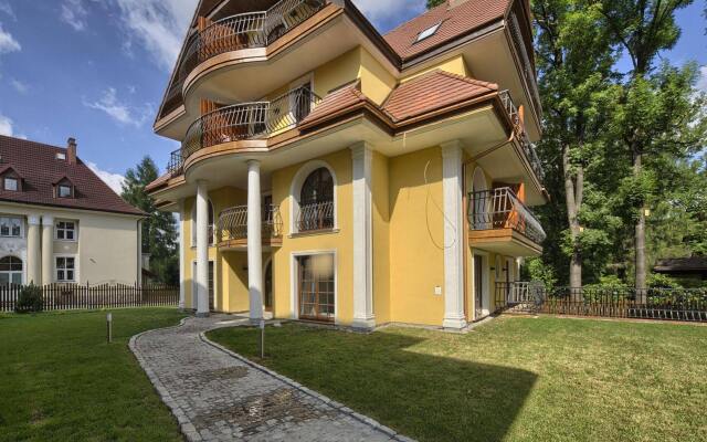 Апартаменты VisitZakopane Sky Apartments вид на фасад