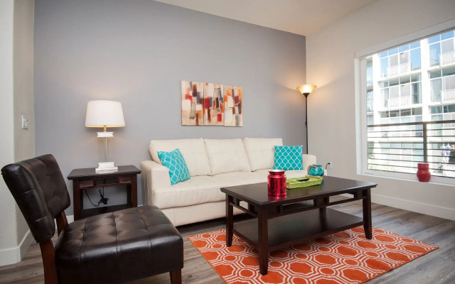 Sunshine Suites at Main St