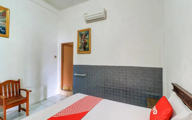 OYO 91042 Hawaina Hotel