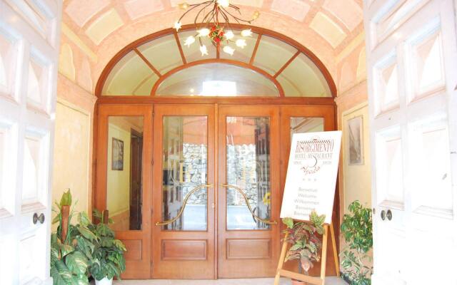Hotel Risorgimento Аджерола вид на фасад