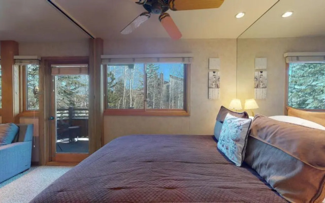 Laurelwood Condominiums Studio Premier Unit 306
