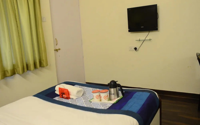 OYO 7647 Hotel Lions Den