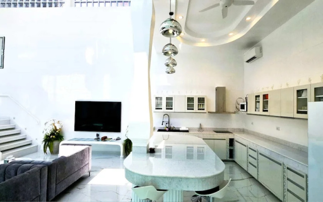 STARLAND Luxury Pool Villa Pattaya Walking Street