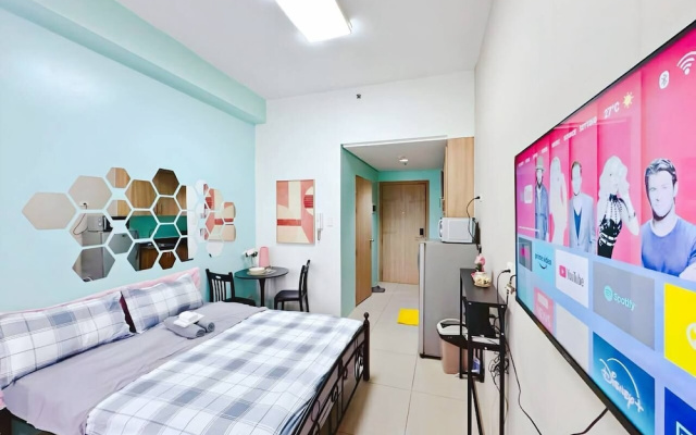 Budget Staycation MOA WiFi Smart TV