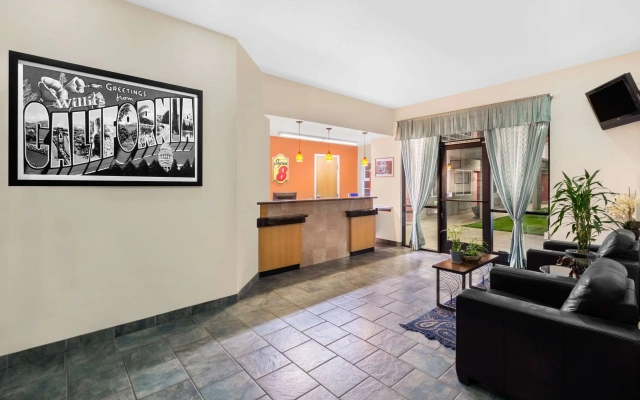 Super 8 By Wyndham Willits